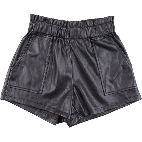 Fekete short (134) lány