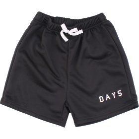 Fekete short (122) kislány