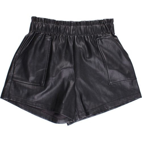 Fekete short (158) tini lány