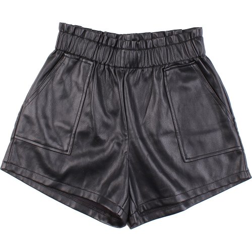 Fekete short (146) lány